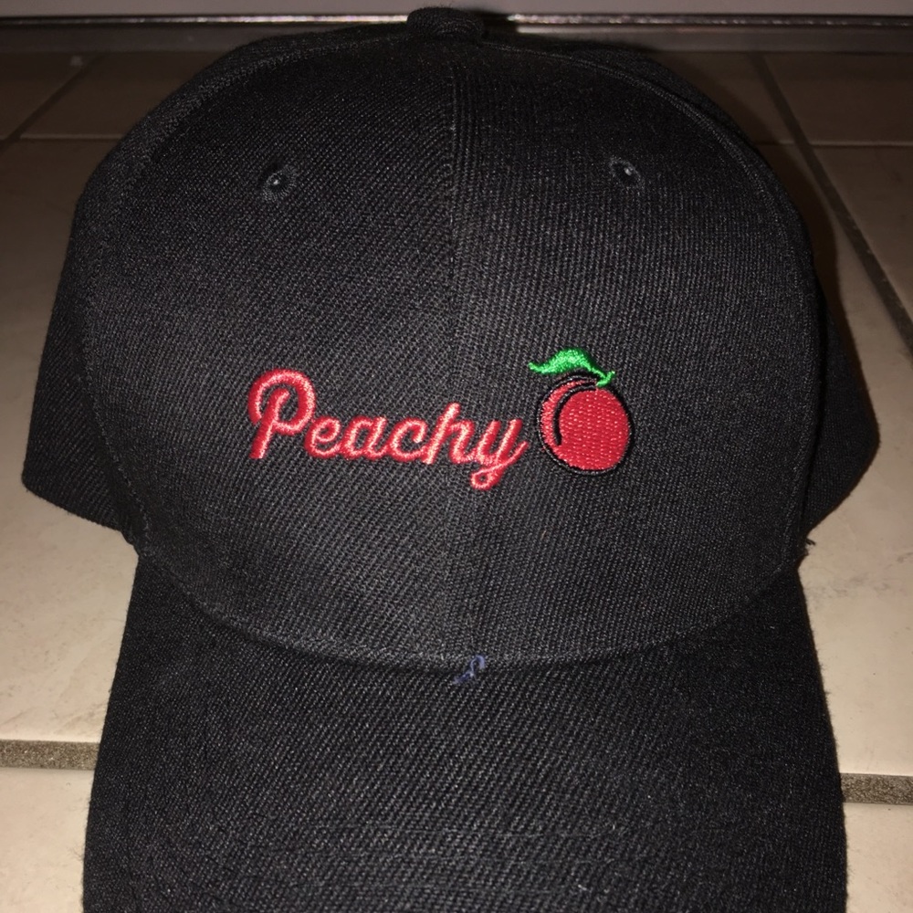 BRAND NEW PEACHY 🍑🧡